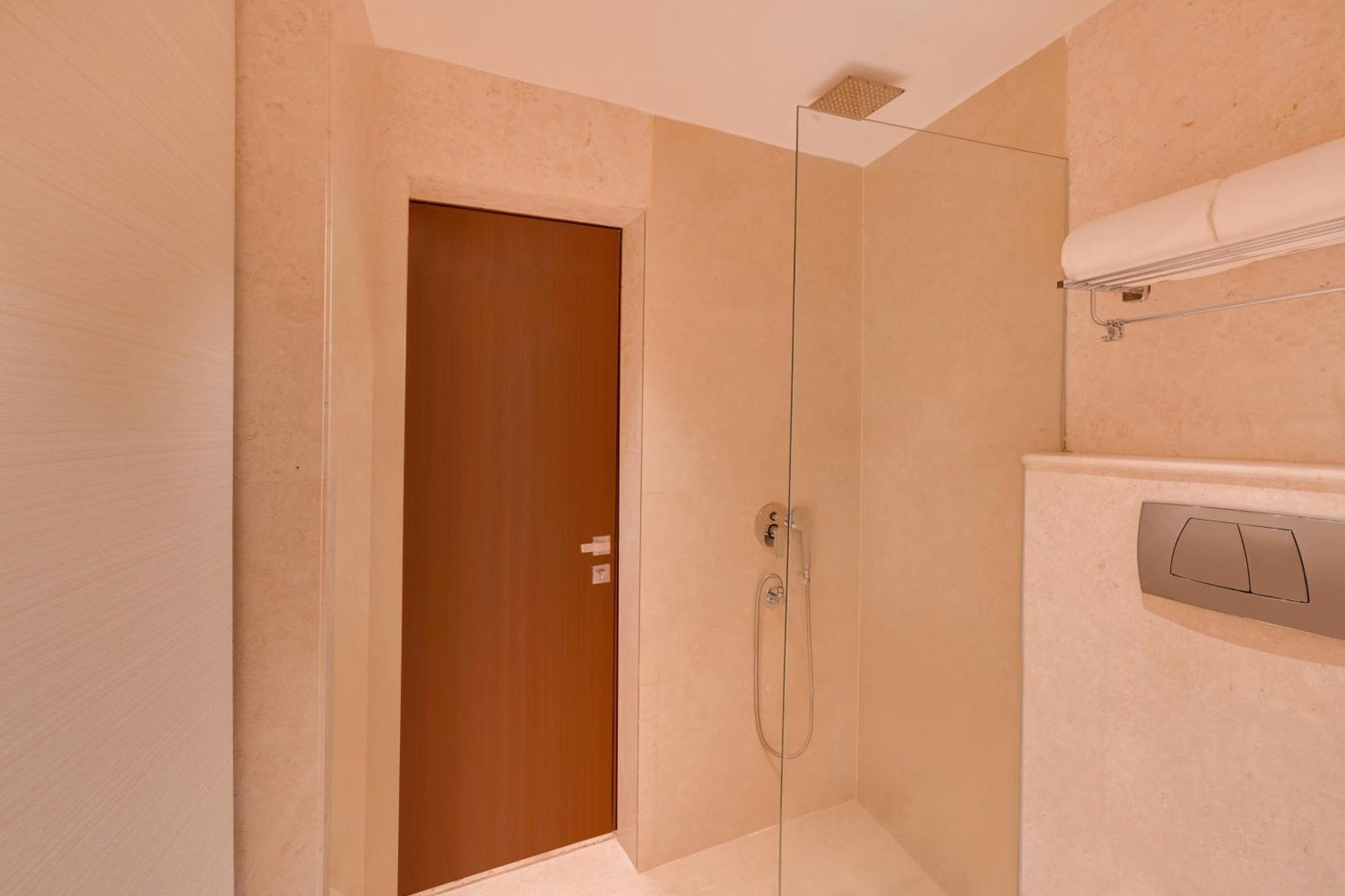 Lemon Tree Hotel, Noida Ngoại thất bức ảnh